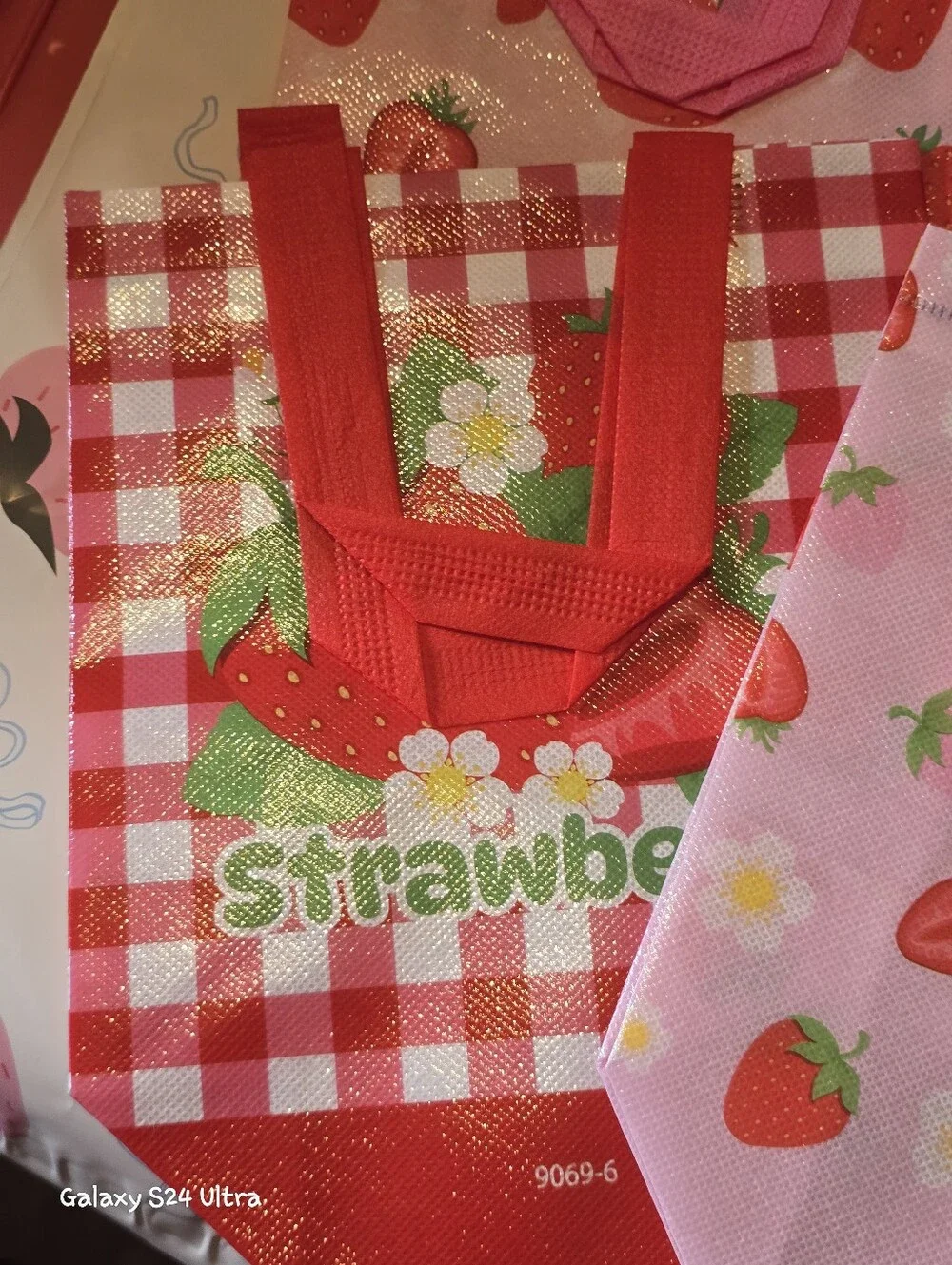 Strawberry 🍓 Decor Gift Bags 6pk NEW